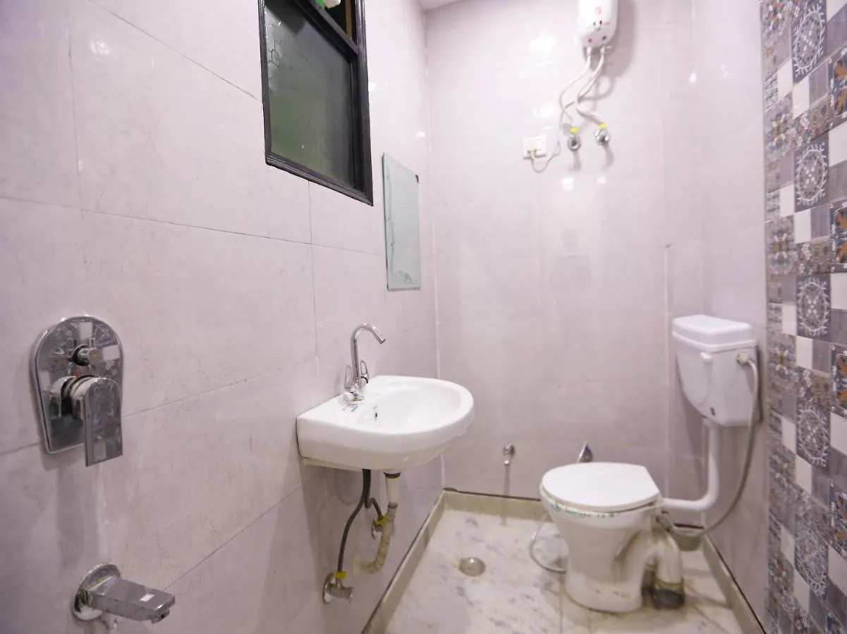 Oyo 46841 Aashiana Guest House Delhi  3*, Delhi (National Capital Territory of India)