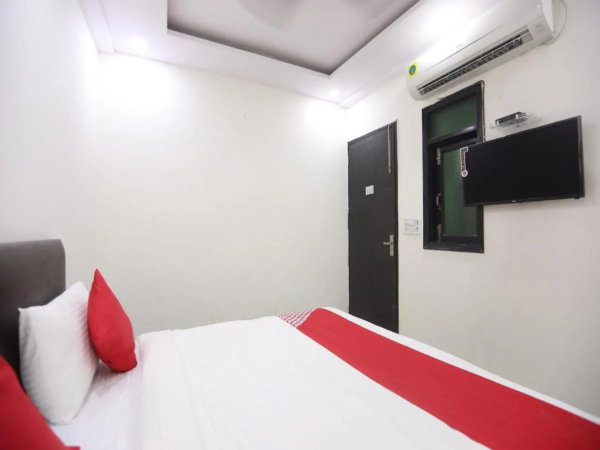 Oyo 46841 Aashiana Guest House Delhi  Hotel